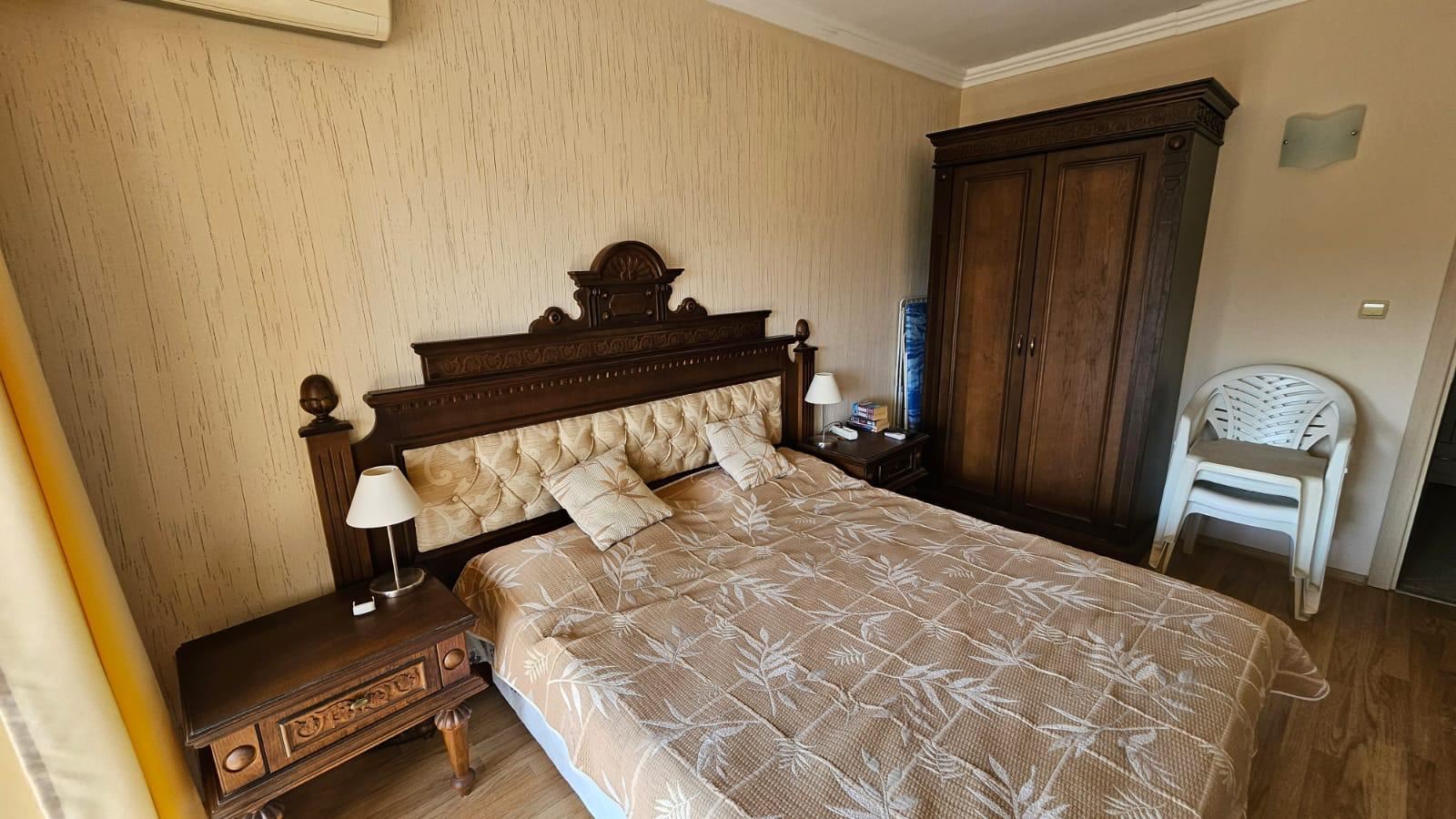 Prostorný byt s jednou ložnicí na první linii u moře v Carevu s kompletním vybavením