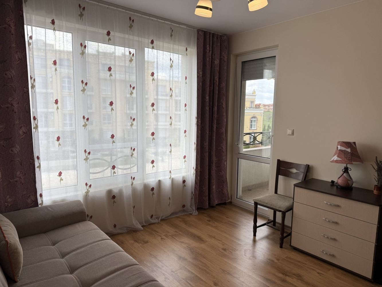 Stylový byt s jednou ložnicí v moderním komplexu v Ravdě – výborná investice blízko moře