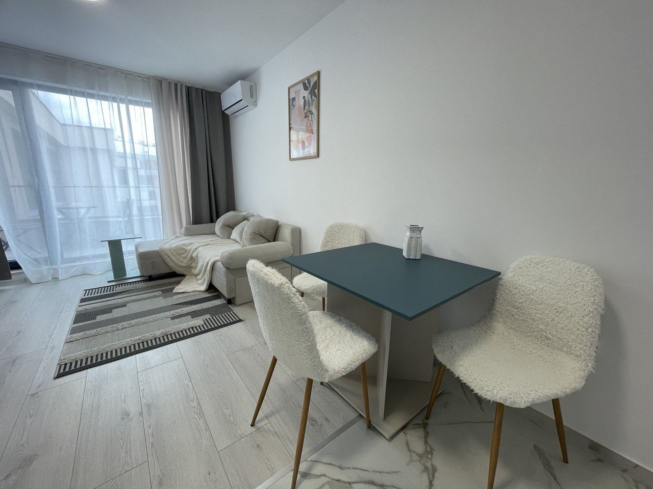Útulný a funkční apartmán s jednou ložnicí v srdci Starého Města Pomorie
