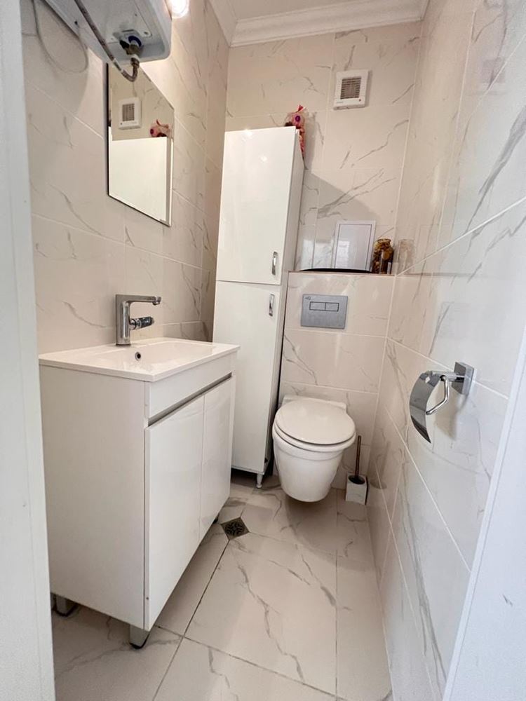 Komfortní mezonetový apartmán se dvěma ložnicemi a panoramatickým výhledem na moře ve Sveti Vlas – nemovitost v prestižní lokalitě s působivým výhledem