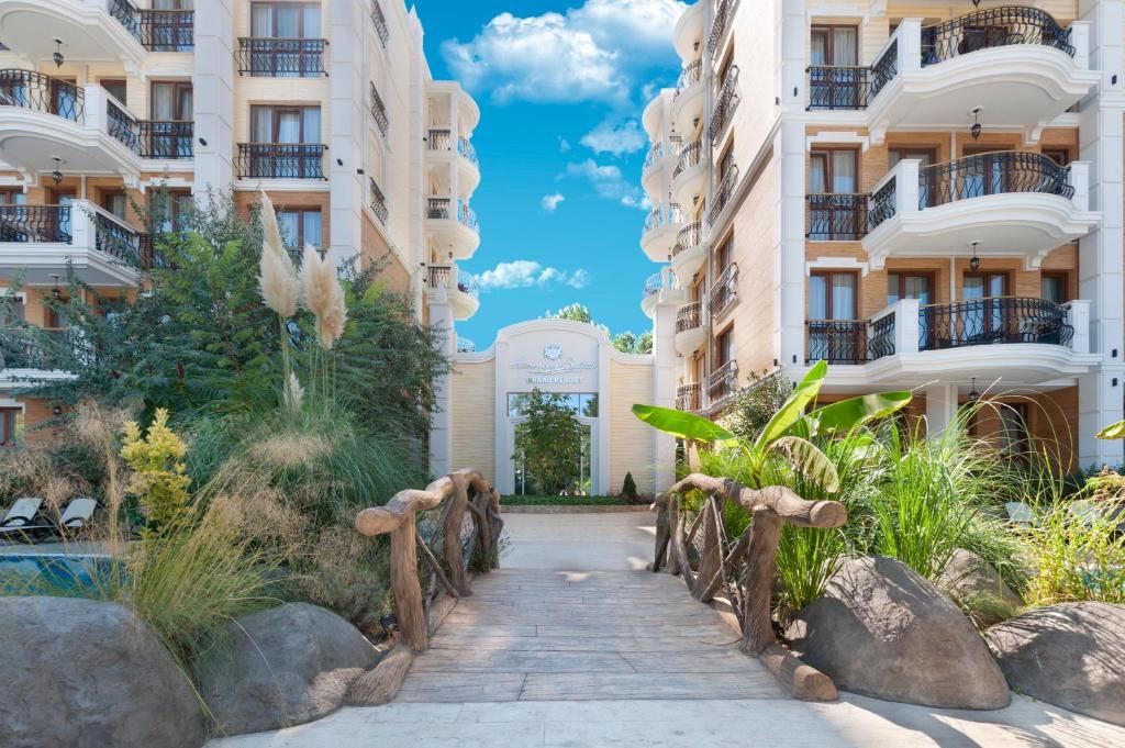 Apartmán s jednou ložnicí s výhledem na park a bazén v prestižním komplexu na Slunečném pobřeží
