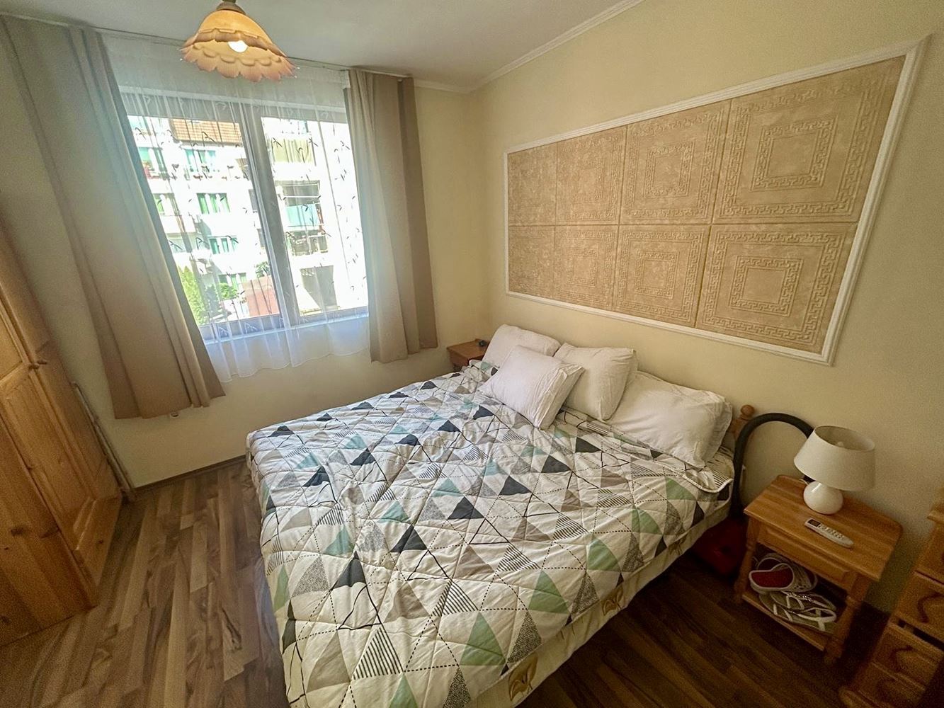 Prostorný apartmán s jednou ložnicí a výhledem do zeleně v Nesebaru – připravený k nastěhování