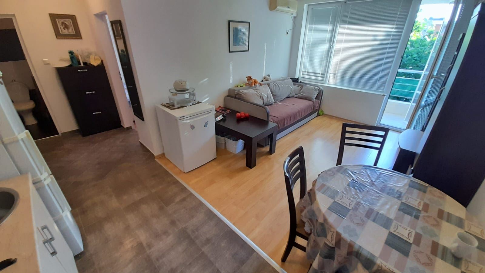 Komfortní apartmán s jednou ložnicí v celoročně fungujícím komplexu s parkováním v čtvrti Sarafovo