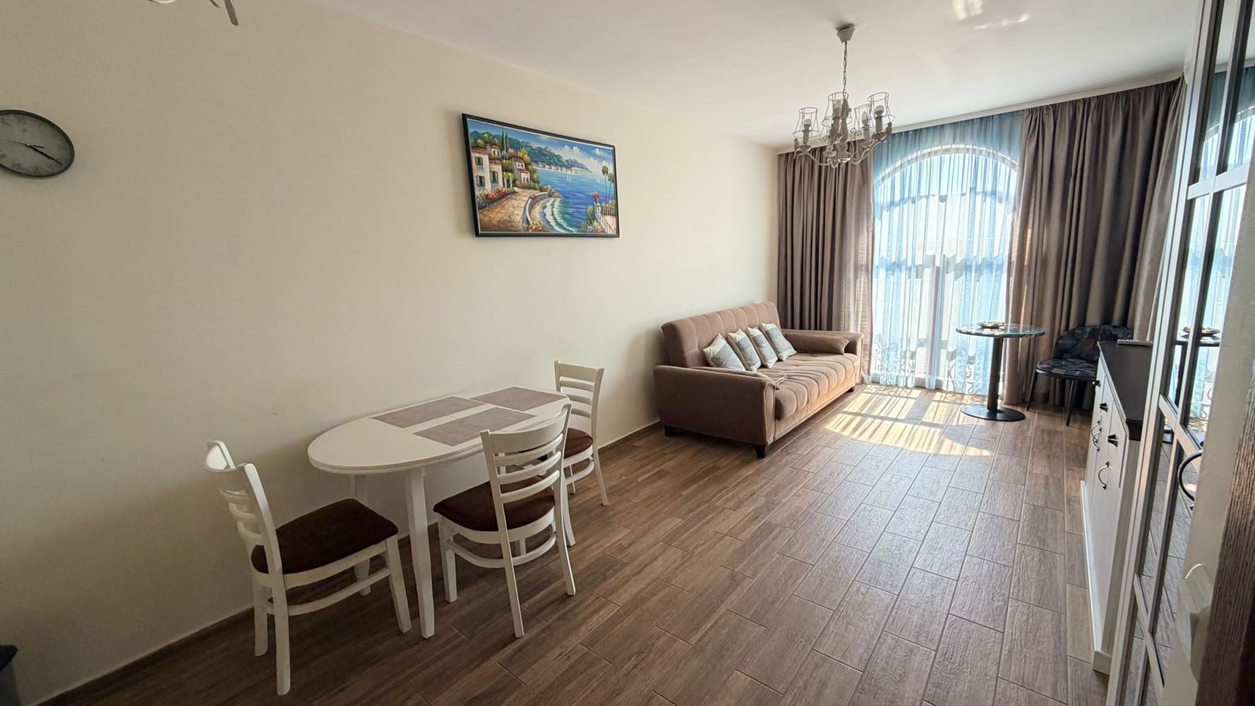 Dvouložnicový apartmán s panoramatickým výhledem, jen krok od moře v Ravdě