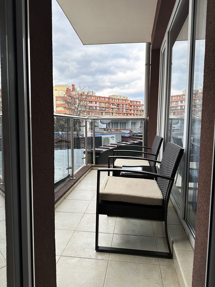 Stylový dvoupokojový apartmán jen pár metrů od pláže v letovisku Slunečné pobřeží