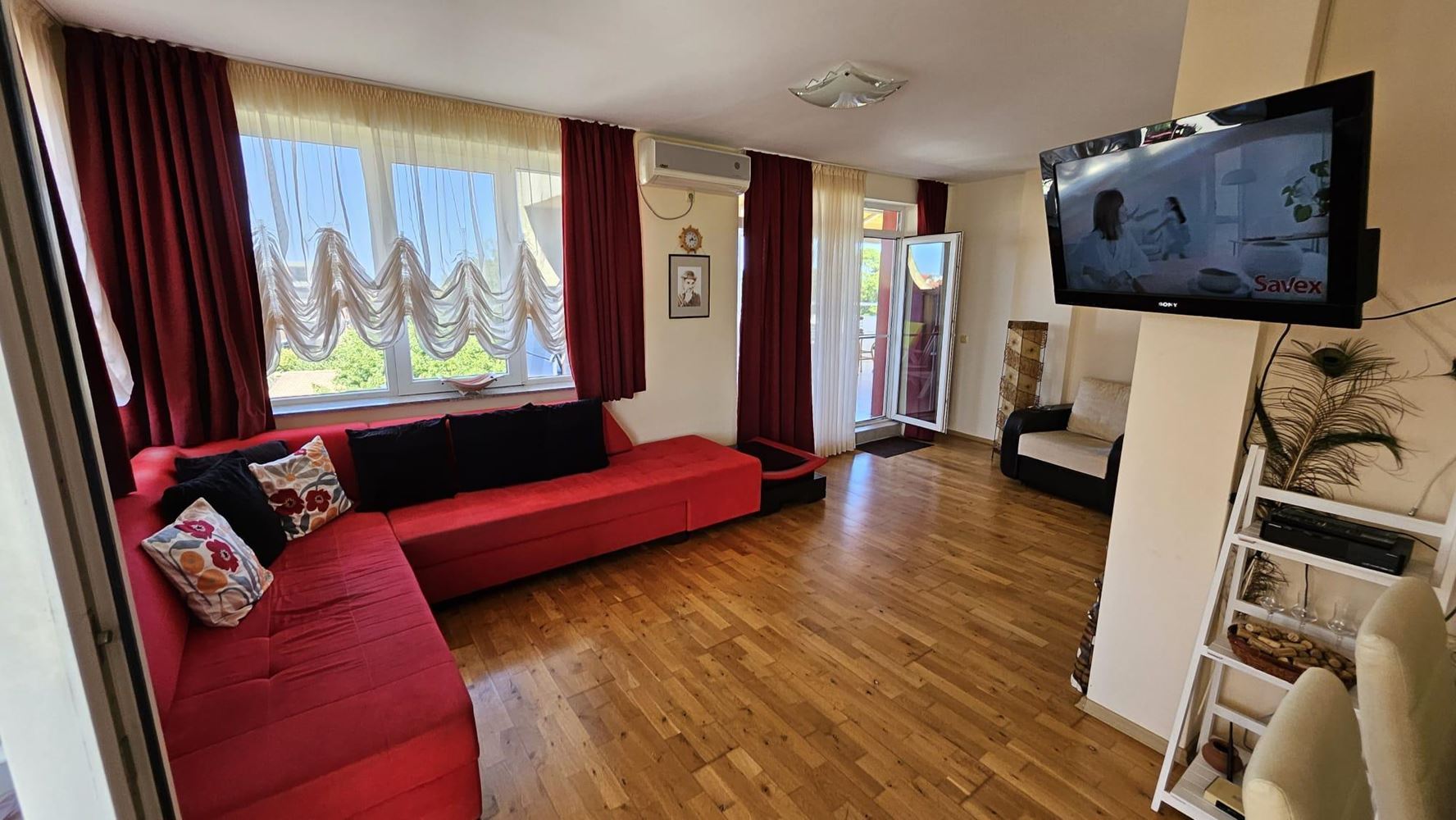 Apartmán se dvěma ložnicemi v první linii u moře v Kitenu s panoramatickým výhledem na moře a působivými terasami