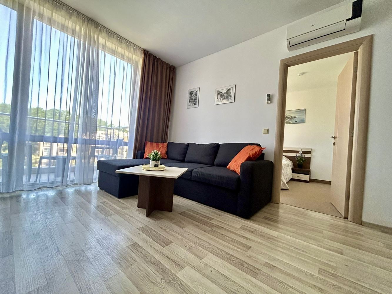 Útulný apartmán s jednou ložnicí na Slunečném pobřeží – ideální nemovitost pro bydlení, dovolenou i bezpečnou investici