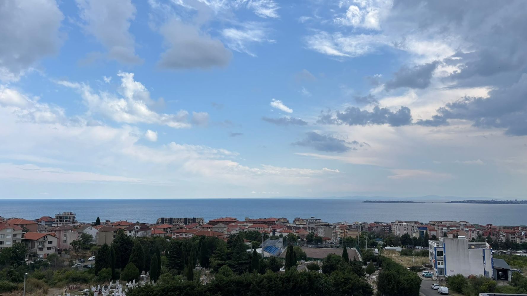Apartmán s jednou ložnicí s výhledem na moře ve Sveti Vlas – bez poplatku za údržbu, s parkováním, připravený k nastěhování
