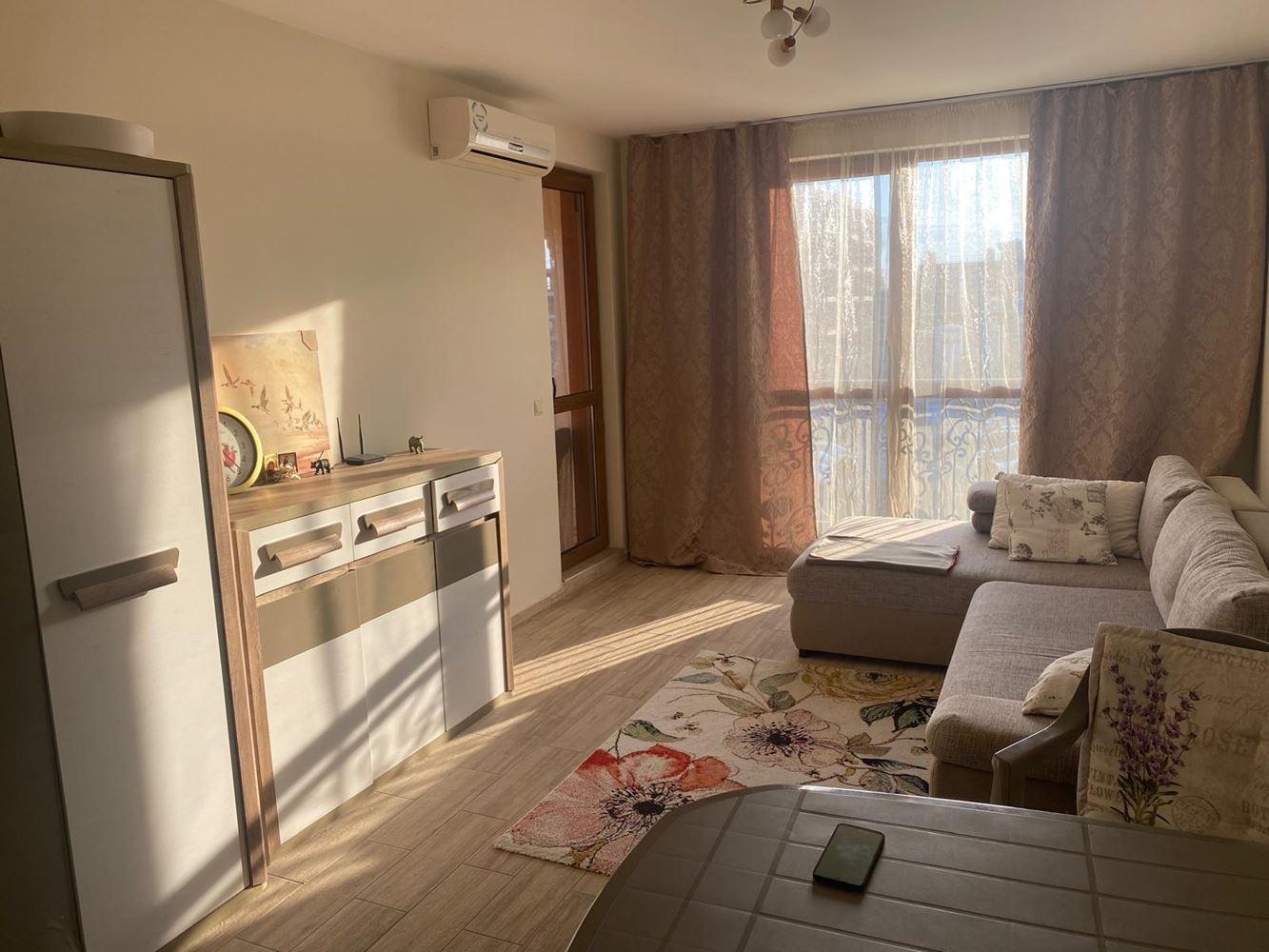Krásný apartmán s jednou ložnicí v Ravdě s bazény a výborným vybavením – ideální pro dovolenou i investici