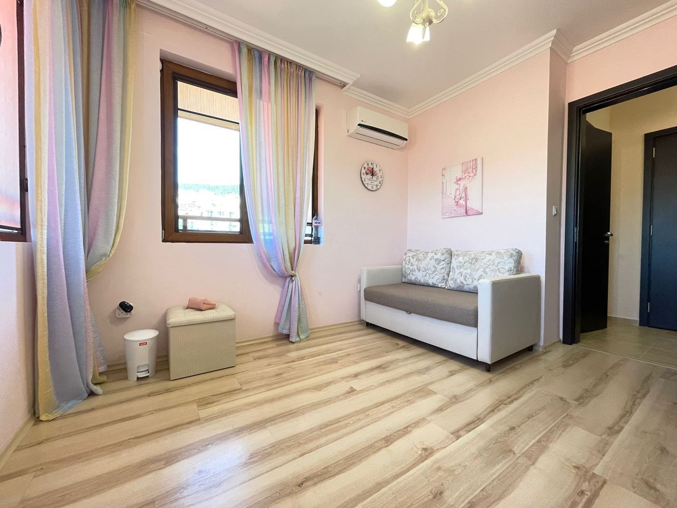 Panoramatický apartmán se třemi ložnicemi jen pár kroků od moře a jachtařského přístavu ve Sveti Vlas