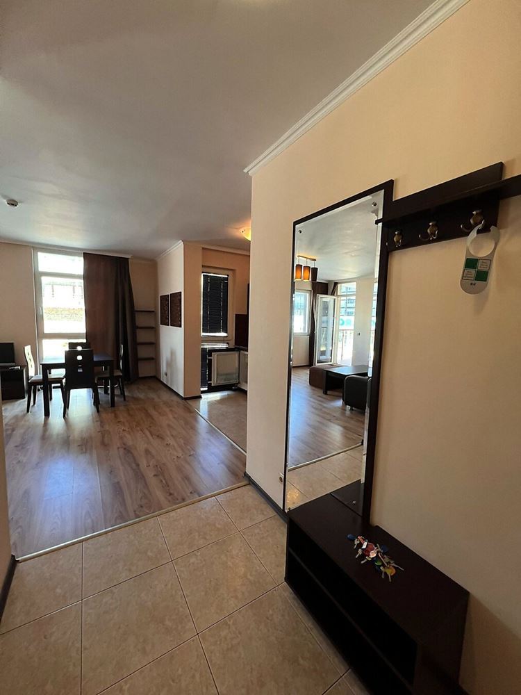 Prostorný dvoupokojový apartmán 50 metrů od pláže na Slunečném pobřeží – skvělá lokalita a komfort v uzavřeném komplexu