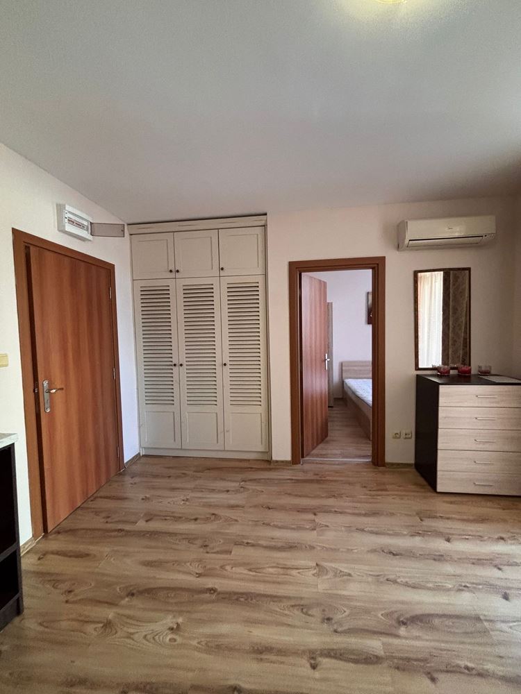 Prostorný byt s jednou ložnicí s výhledem na bazén v Sunny Beach – možnost druhé ložnice