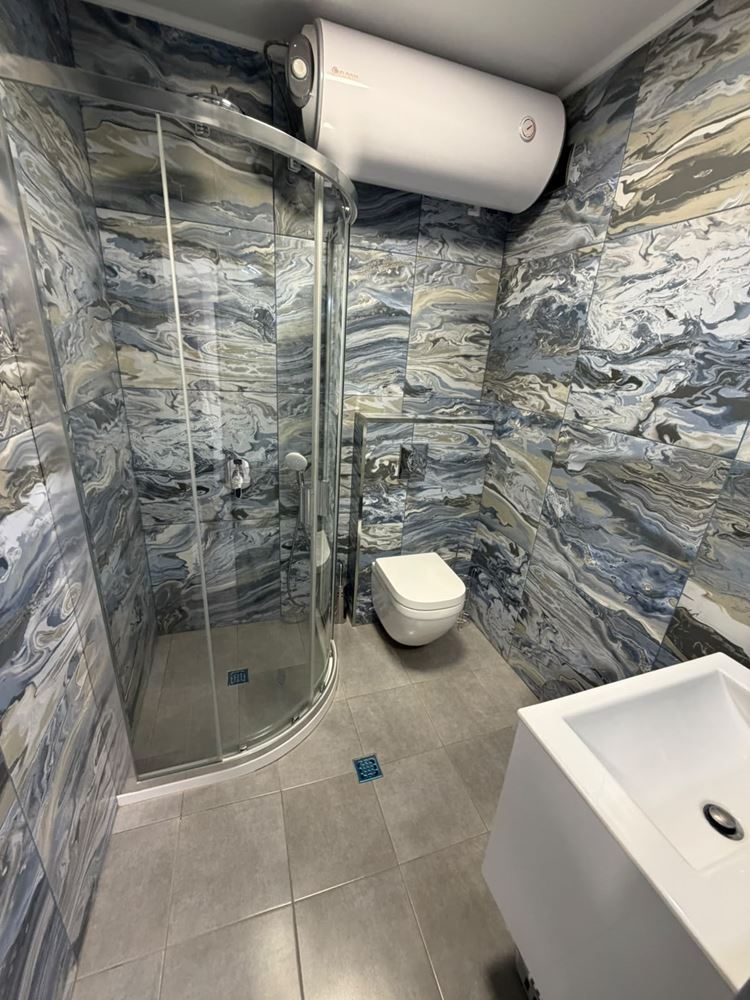 Prostorný apartmán se dvěma ložnicemi a výhledem na bazén v Slunečném pobřeží – vynikající volba pro rodinu a investici