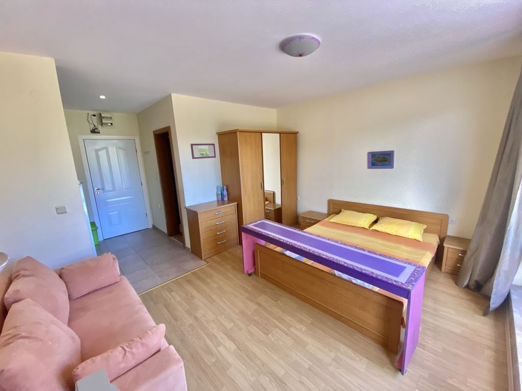 Studio na první linii v komplexu v Elenite – moře, hory a dovolenkový komfort v jednom