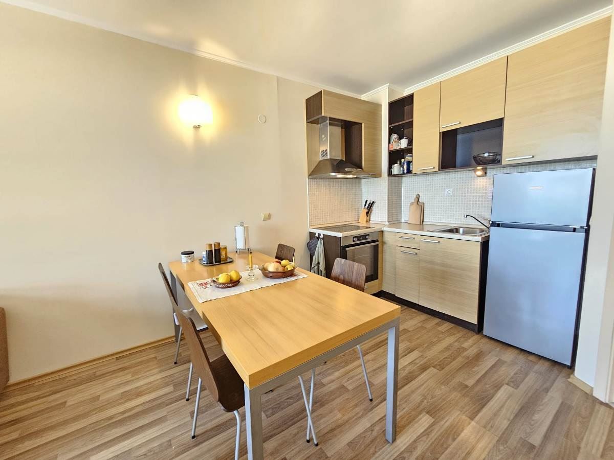 Luxusní apartmán se třemi ložnicemi na první linii u moře v Obzoru – panoramatický výhled na moře a hory