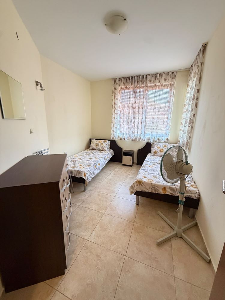 Apartmán se dvěma ložnicemi připravený k bydlení v pěkném komplexu v Nesebaru