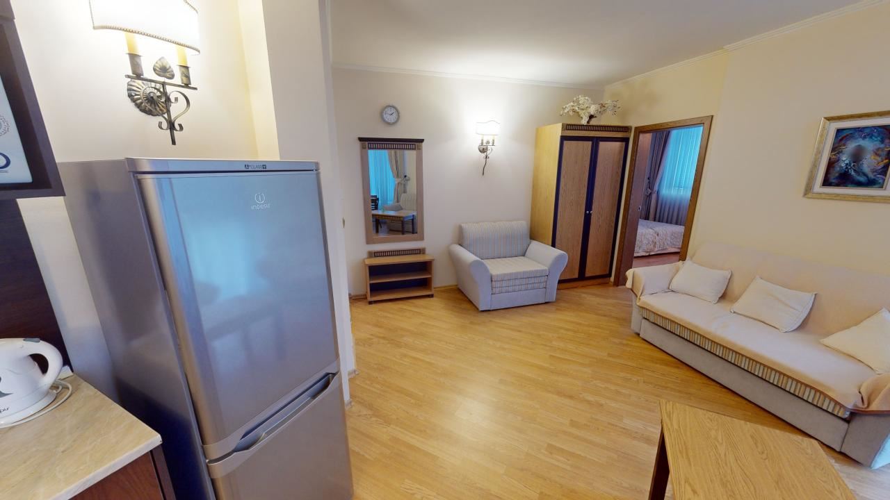 Panoramatický prostorný byt s jednou ložnicí na první linii moře v Elenite