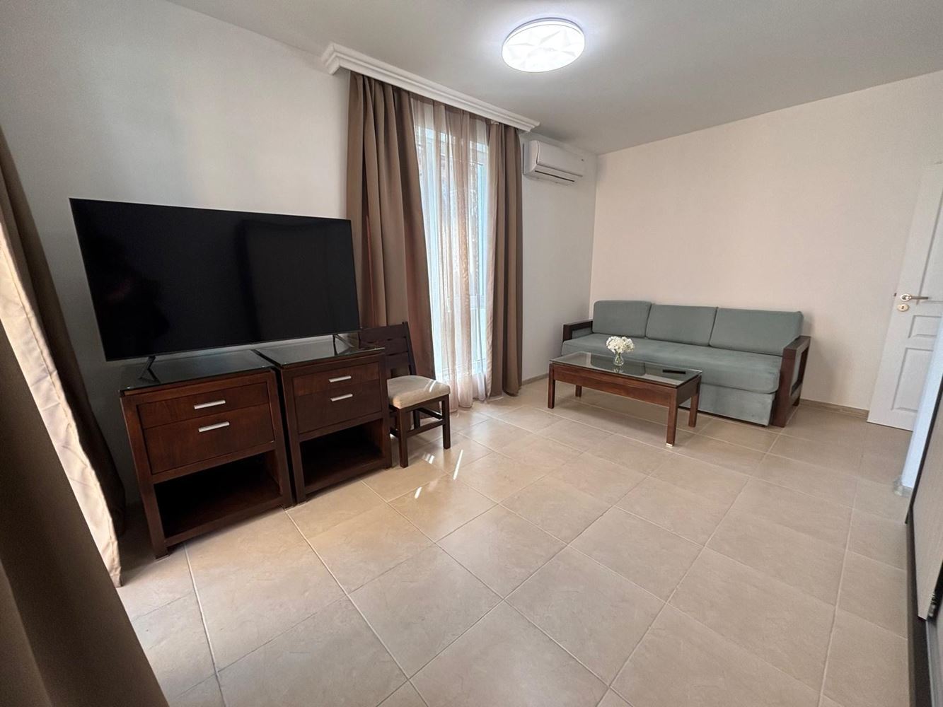 Útulný apartmán s jednou ložnicí v Ravdě – jen 200 m od moře, bez poplatku za údržbu