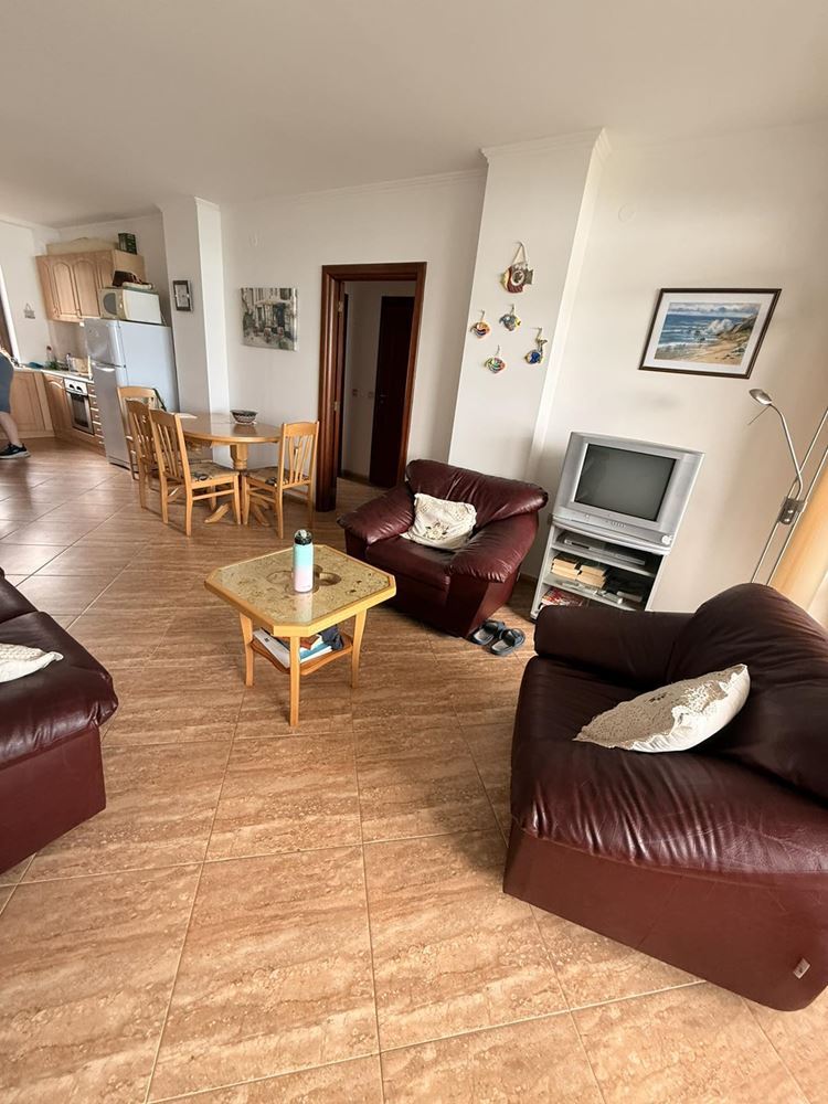 Apartmán se dvěma ložnicemi na první linii u moře ve Sveti Vlas – komfort, prostornost a jedinečný výhled na moře