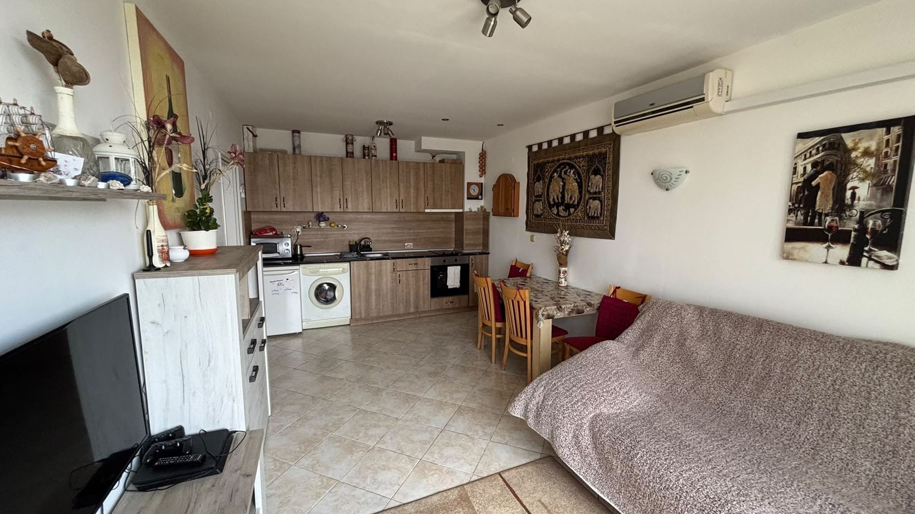 Apartmán s jednou ložnicí s výhledem na moře ve Sveti Vlas – bez poplatku za údržbu, s parkováním, připravený k nastěhování
