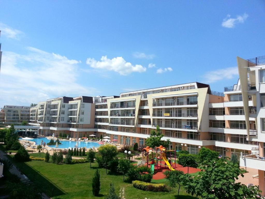 Dvouložnicový apartmán ve Slunečném pobřeží s bohatou infrastrukturou a skvělou polohou