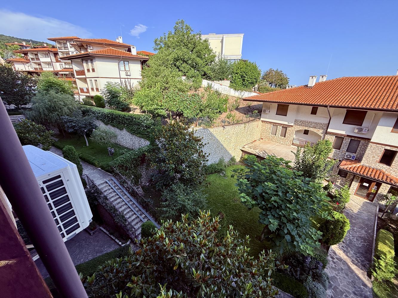 Apartmán v první linii ve Sveti Vlas – stylová nemovitost u pláže a jachetního přístavu „Marina Dinevi“