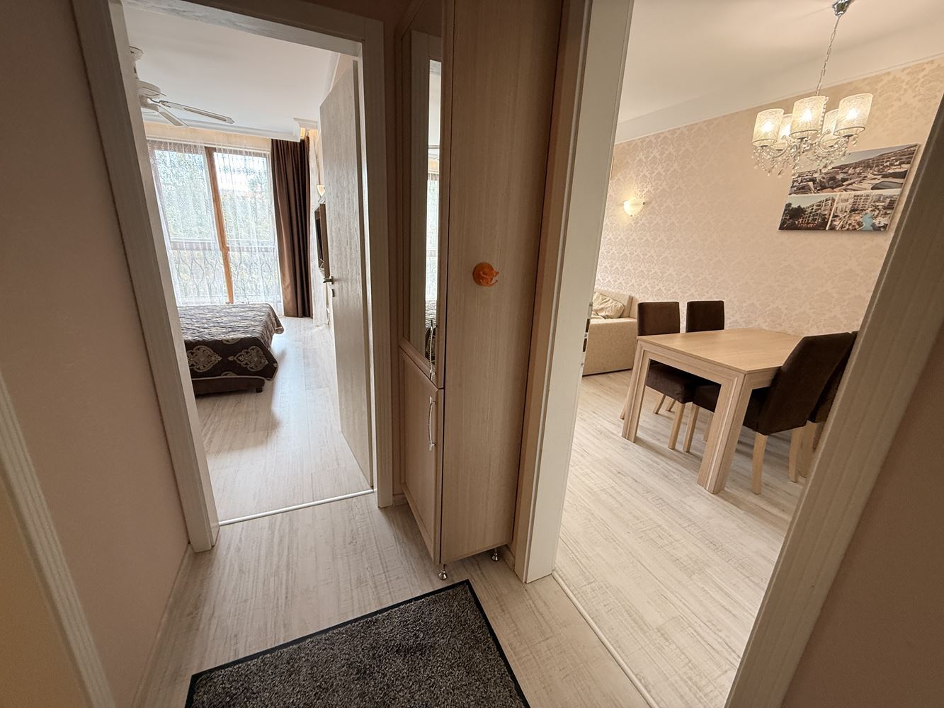 Moderní byt s jednou ložnicí v prestižním komplexu ve Slunečném pobřeží – připravený k nastěhování