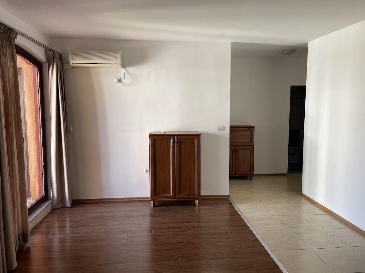 Výhled na moře a prvotřídní lokalita – byt v komplexu se službami, Aheloy