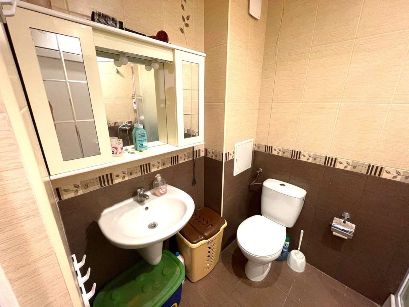 Velký apartmán s jednou ložnicí 100 metrů od pláže v Pomorie s přímým přístupem k bazénu