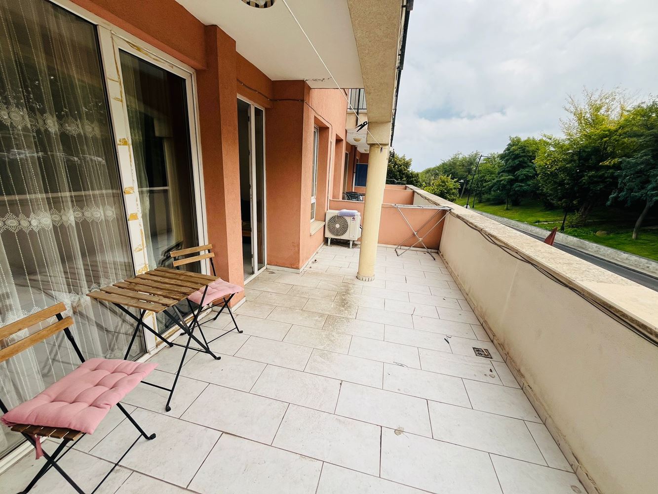Skvělý apartmán s jednou ložnicí v srdci Nesebaru s velkou terasou a krásným výhledem