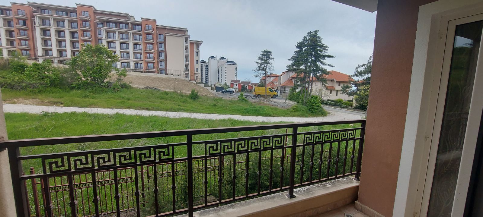 Byt s jednou ložnicí s výhledem na moře v Svatém Vlasu – komfort, klid a výborná lokalita