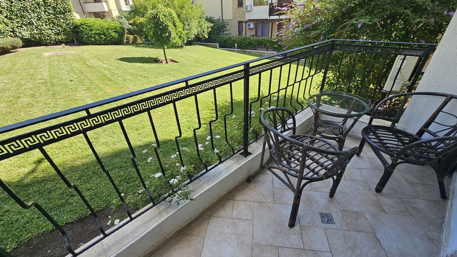 Nemovitost v první linii u moře – útulný apartmán s jednou ložnicí ve Svatém Vlasu