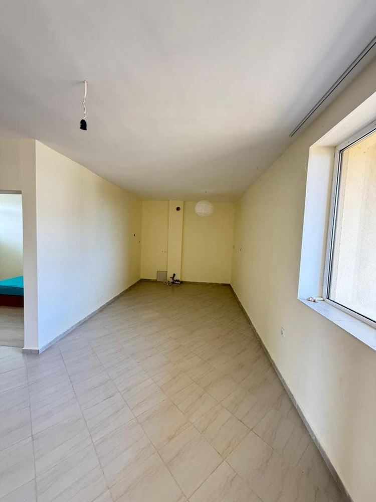 Prostorný apartmán se dvěma ložnicemi a výhledem na moře, 500 m od pláže v Černomorci