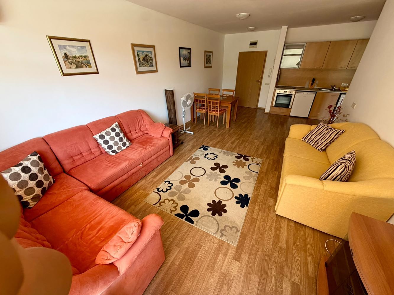 Prostorný apartmán s jednou ložnicí a výhledem na bazén v Aheloy
