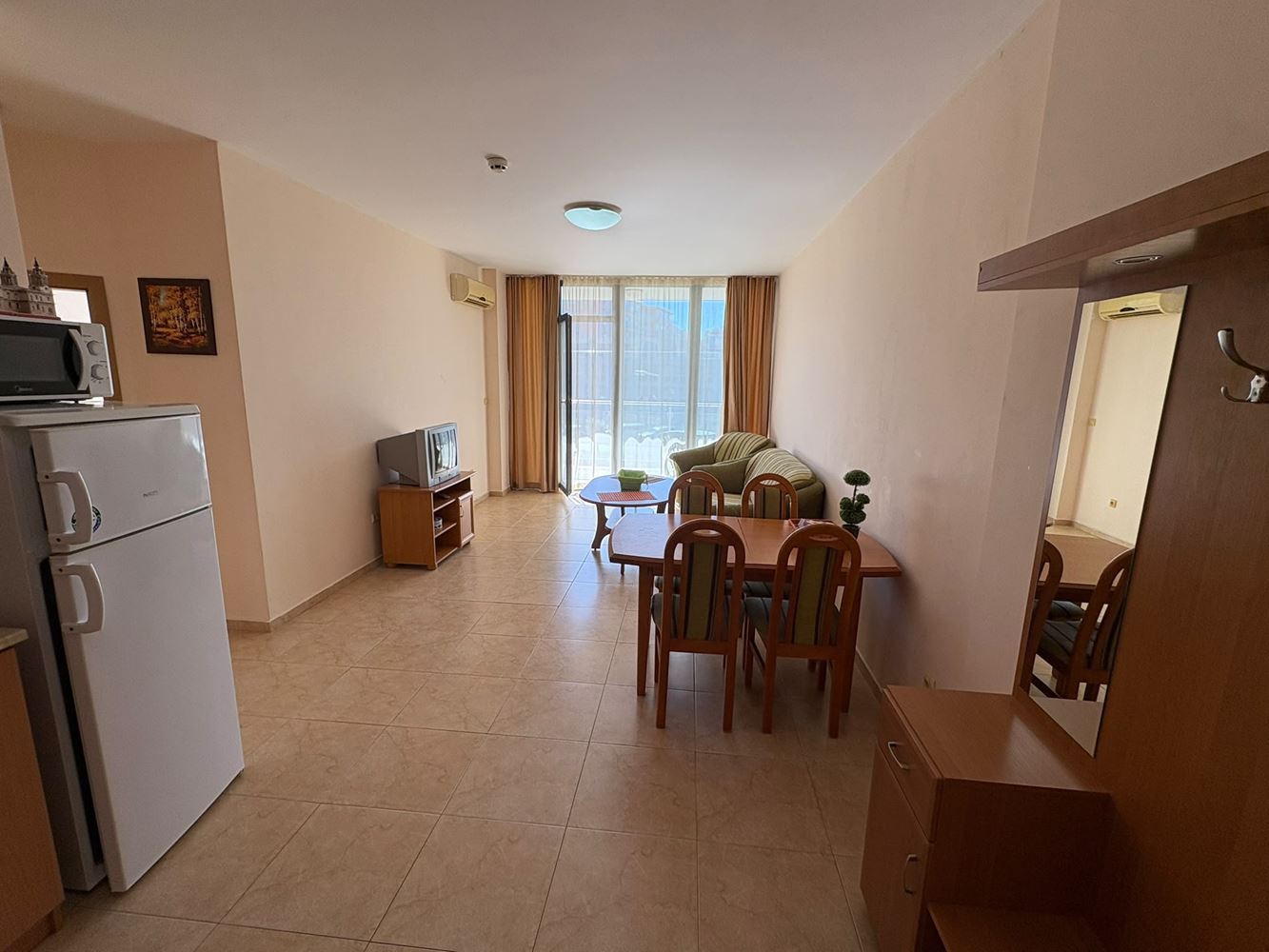 Apartmán s jednou ložnicí ve Slunečném pobřeží – komfort v komplexu s bazény a vodními skluzavkami