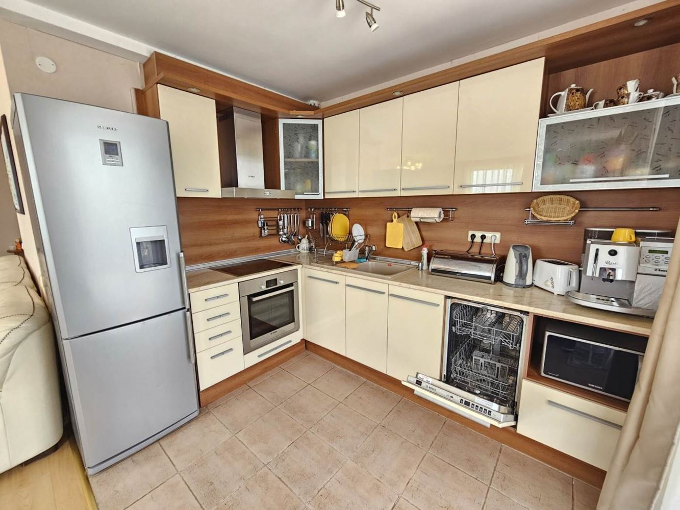 Sveti Vlas – apartmán se třemi ložnicemi s přímým panoramatickým výhledem na moře v komplexu na první linii