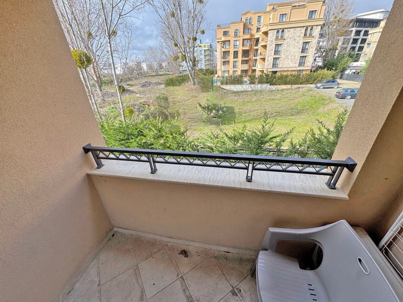 Světlé studio v luxusním komplexu – skvělý komfort u bazénu