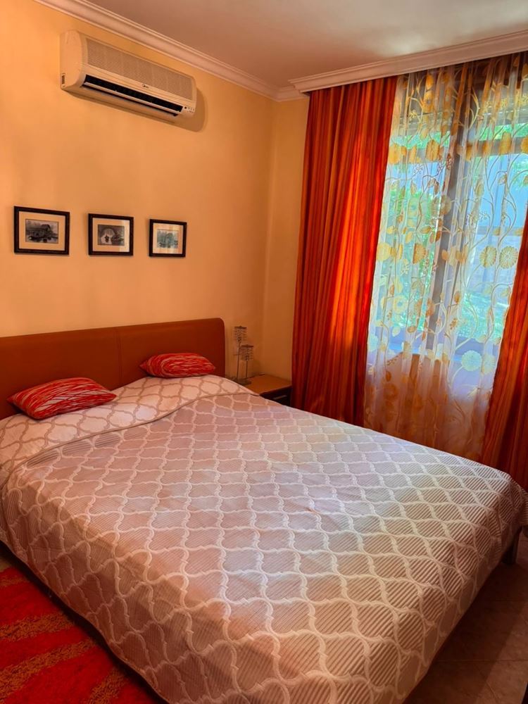 Apartmán se dvěma ložnicemi a výhledem na moře mezi borovicemi – luxus a klid přímo u moře v Sozopolu