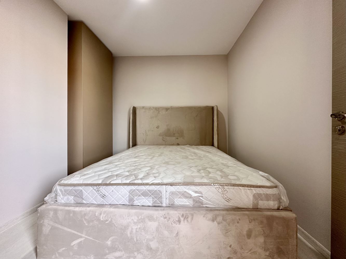 Útulný byt s jednou ložnicí s výhledem na bazén a zeleň ve Slunečném pobřeží – připraven k užívání