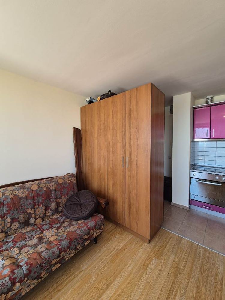 Luxusní byt s jednou ložnicí a panoramatickým výhledem na moře ve Svatém Vlasu – prostor, komfort a prestižní lokalita
