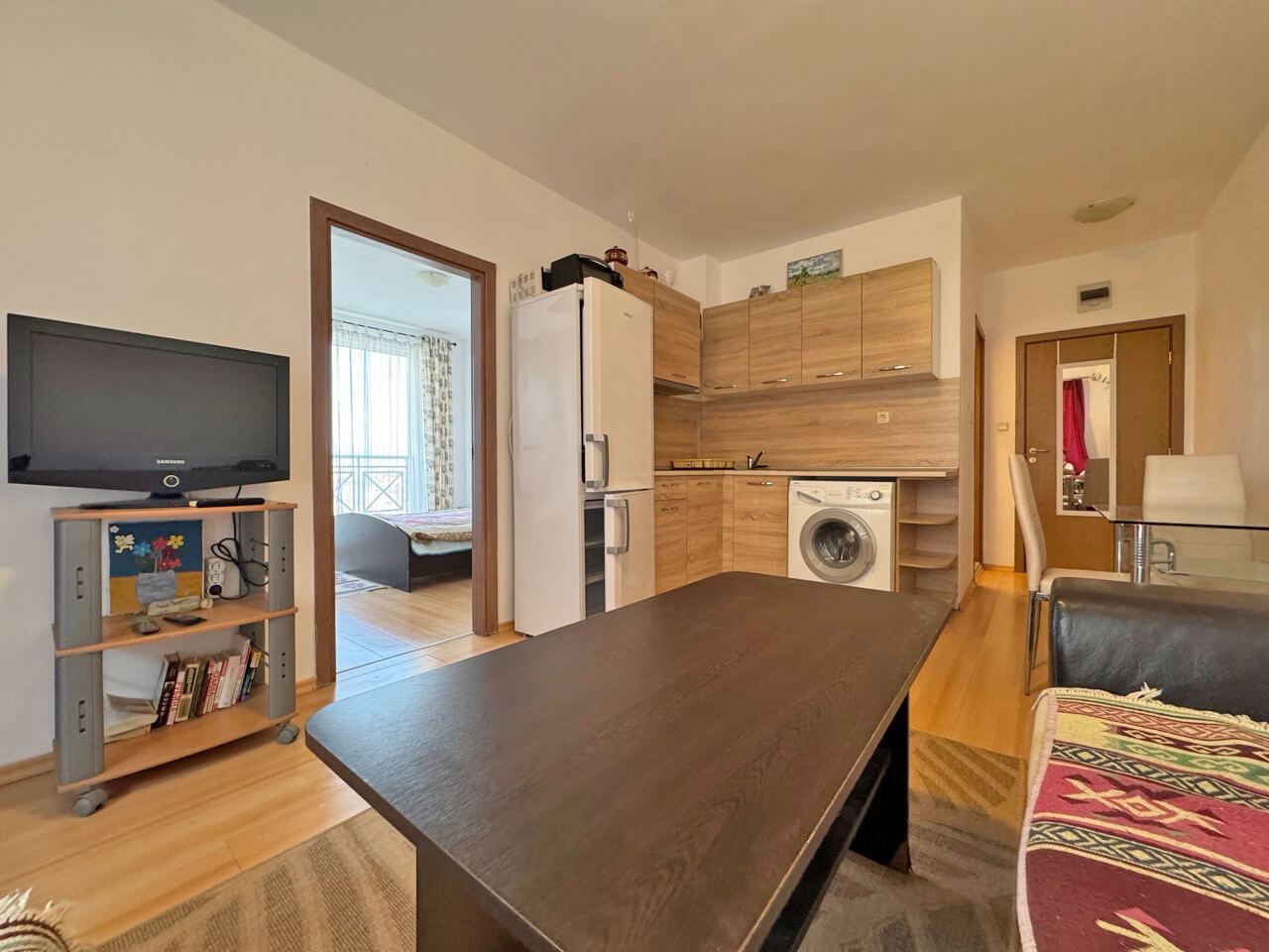 Funkční třípokojový byt v přízemí v moderním komplexu v oblasti Slunečního pobřeží