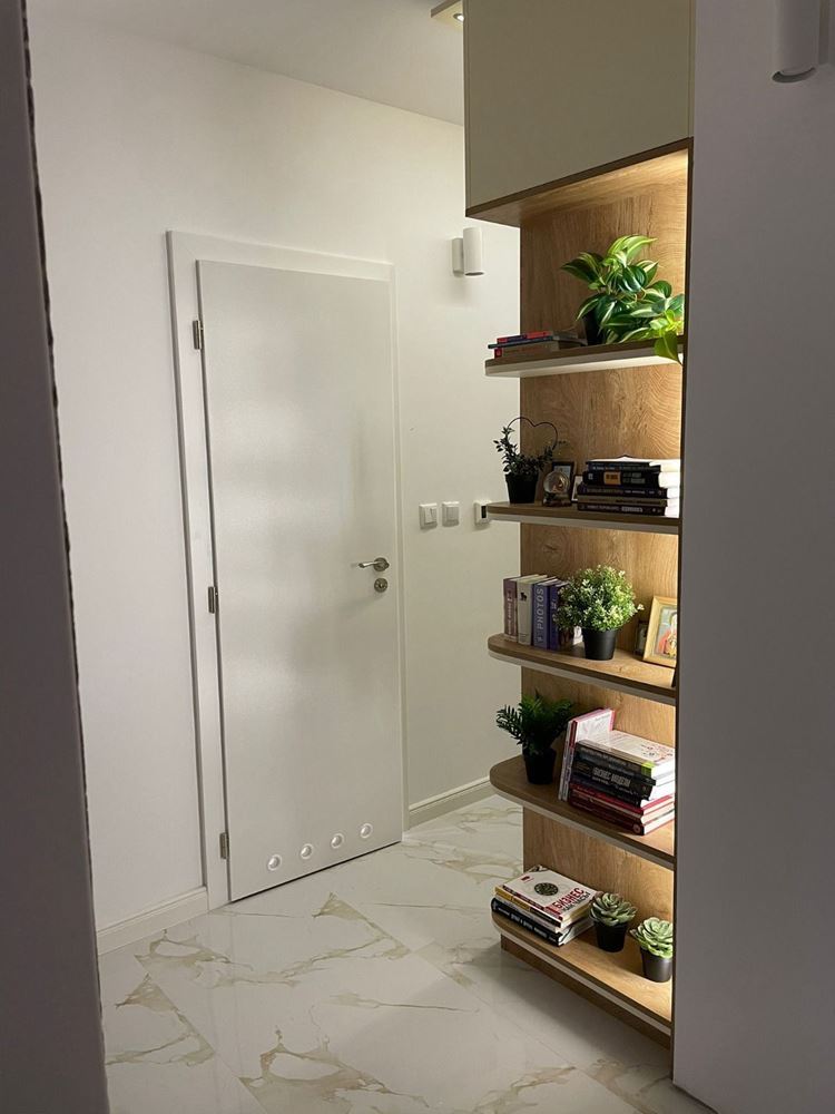 Prostorný pětipokojový apartmán s výhledem na moře v Pomorie – komfort, styl a funkčnost pro velkou rodinu