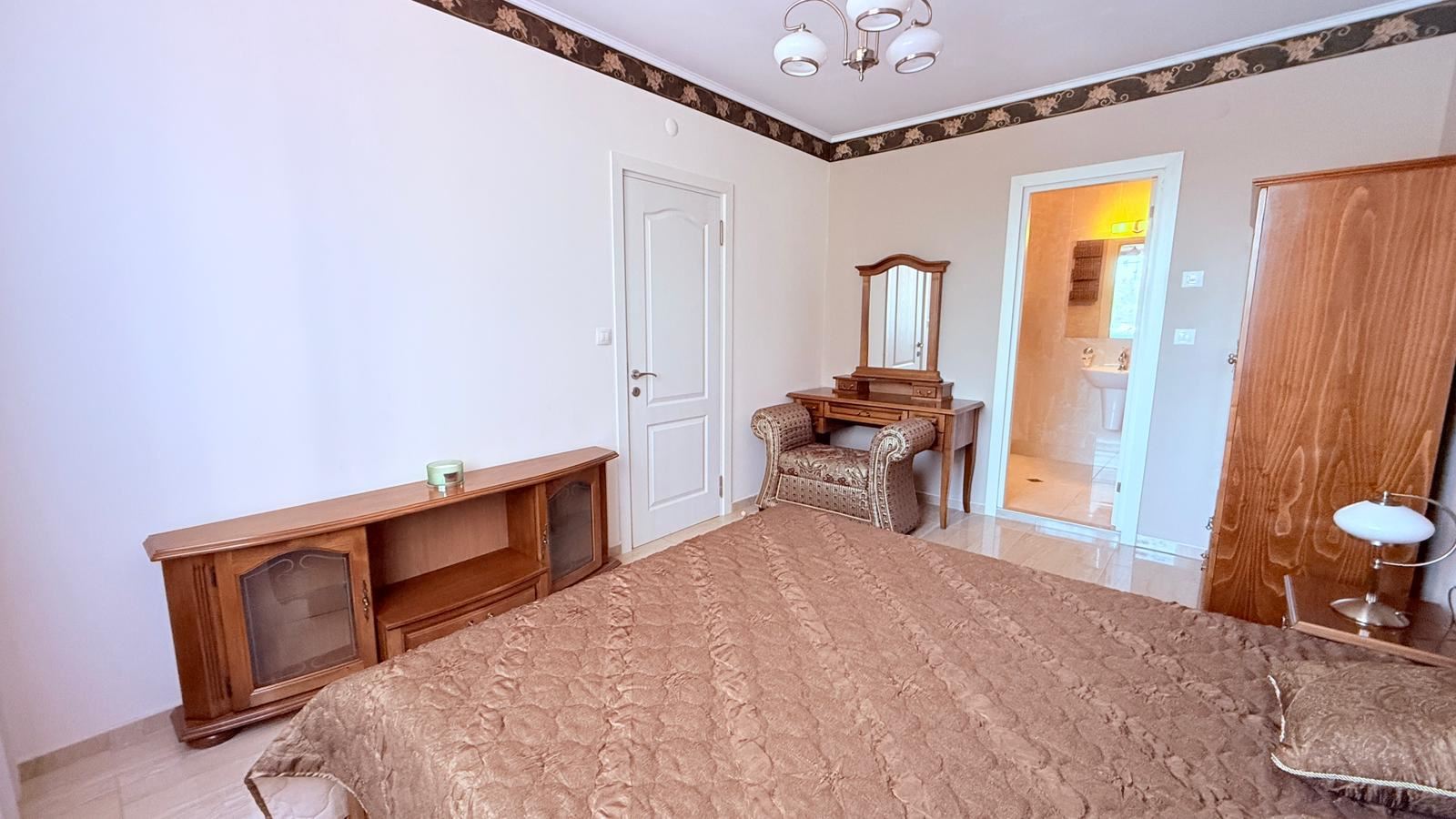 Luxusní dvoupokojový apartmán v komplexu v Nesebaru – 200 metrů od pláže, výhled na bazén a zahradu