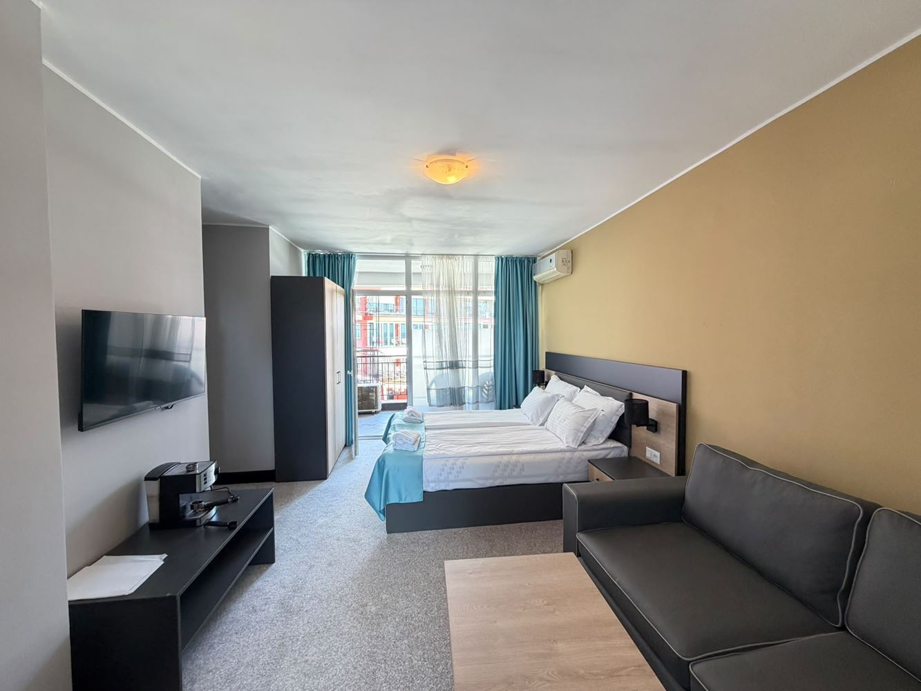 Luxusní apartmán v první linii u moře na Slunečném pobřeží s přímým výhledem na moře