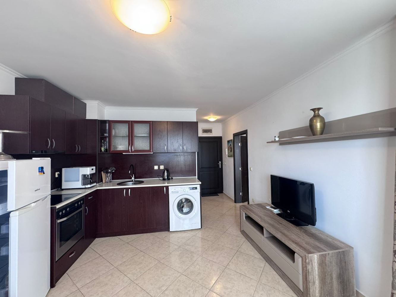Apartmán s jednou ložnicí v uzavřeném komplexu v Aheloji – plně zařízený a připravený k nastěhování