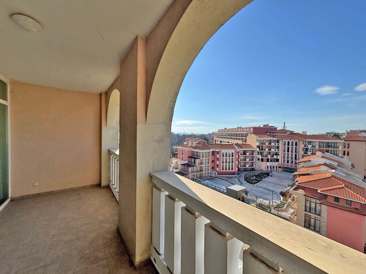 Exkluzivní apartmán s jednou ložnicí v první linii u moře v Pomorie – luxus, prestiž a investice s okamžitou návratností