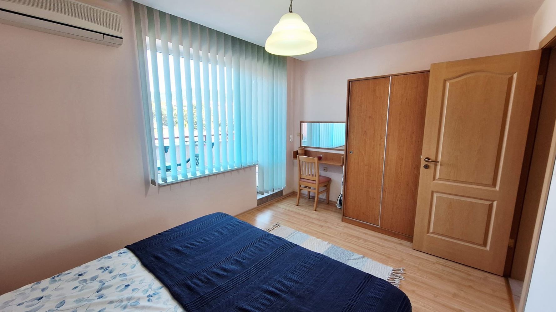 Jen pár kroků od moře – útulný apartmán se dvěma ložnicemi na začátku Svatého Vlasu