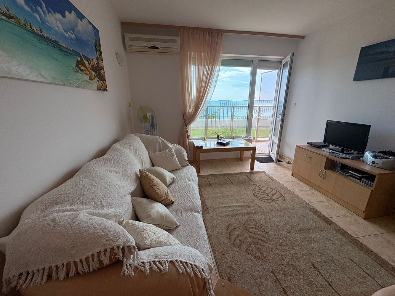 2pokojový apartmán s přímým výhledem na moře ve Svatém Vlasu – komfort, klid a resortový životní styl