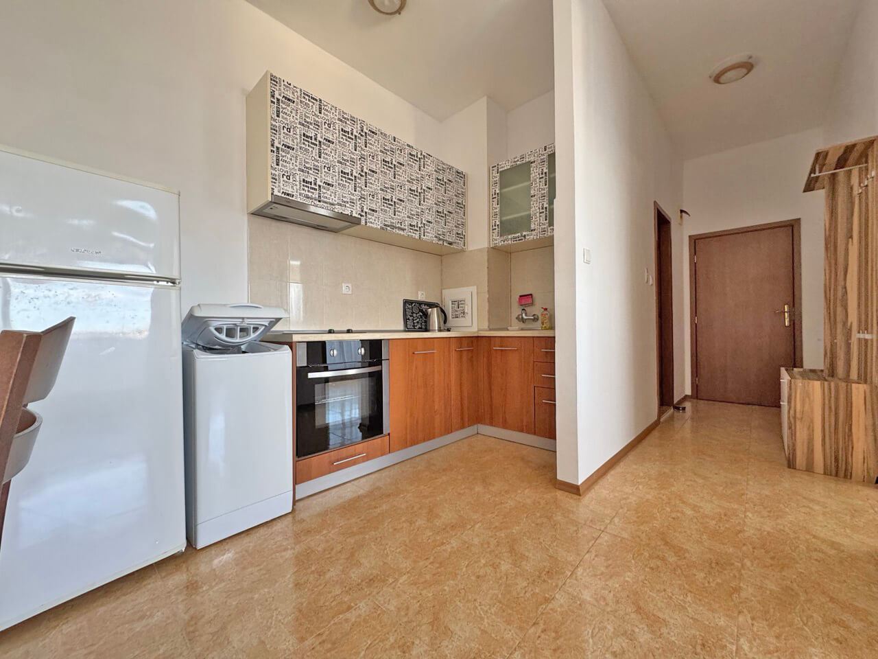 Útulný jednopokojový apartmán s výhledem na bazén na Slunečném pobřeží
