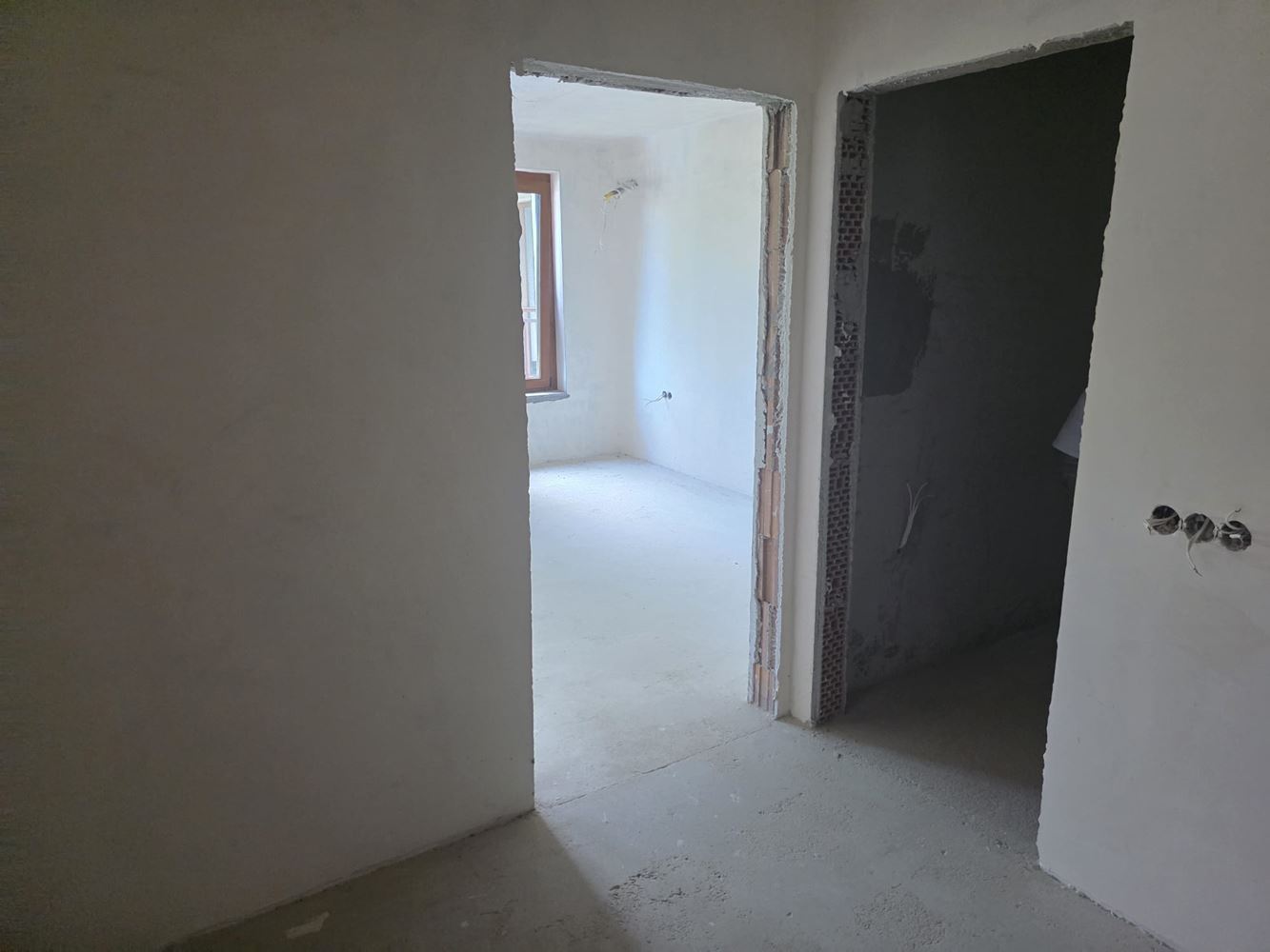 Prostorný apartmán se dvěma ložnicemi a výhledem na moře v komplexu u Sozopolu – pohodlí, příroda a klid v jednom
